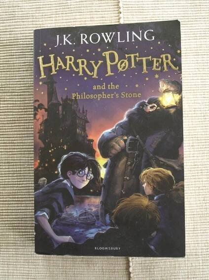 HARRY POTTER a kámen mudrců  v  ANGLIČTINĚ - Knižní sci-fi / fantasy