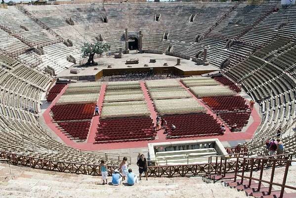Overhead of 1st-century Roman arena.