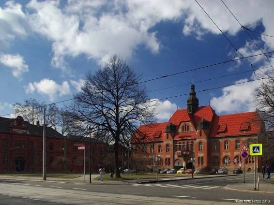 Ostrava Vítkovice, Mírové náměstí s radnicí