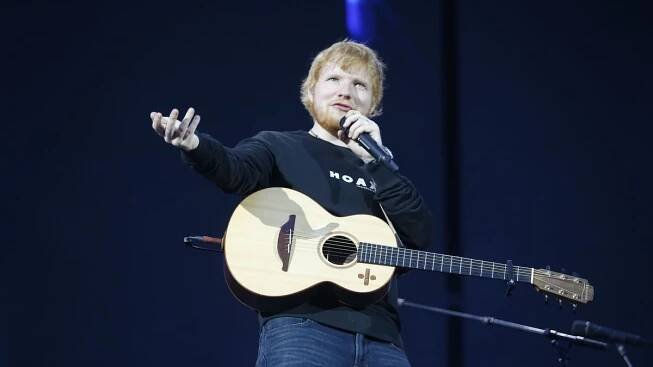 Ed Sheeran se v létě vrátí. Příští rok zazpívá a zahraje v Hradci Králové - Novinky