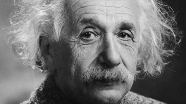 Citáty slavných o Praze. Tohle o matce měst prohlásili Hitler, Einstein, Kafka nebo Lou Reed – Pražský DEN
