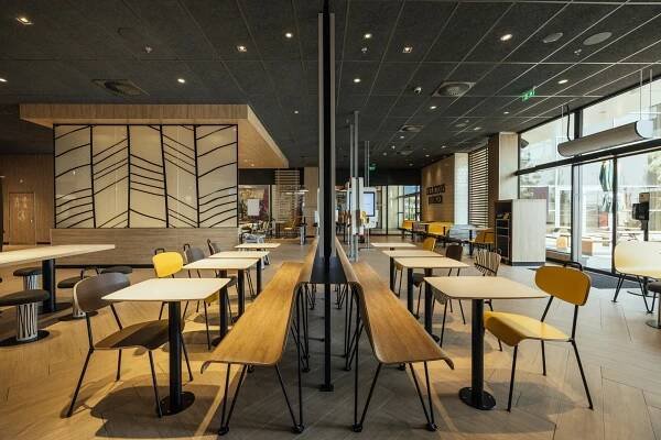McDonald’s otvoril novú prevádzku v menšom meste pri Bratislave. Takto bude vyzerať reštaurácia novej generácie | Galerie