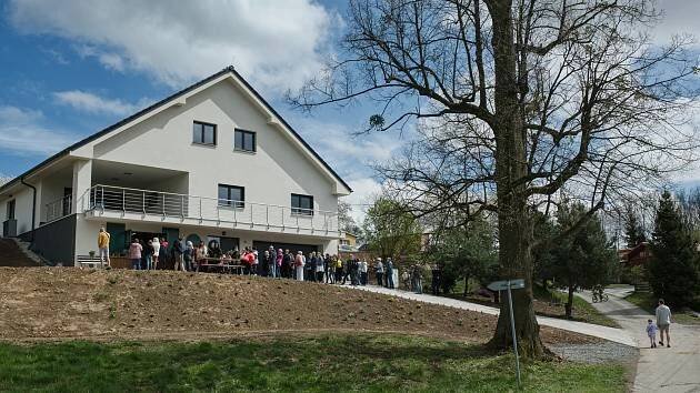 Maršálkova cukrárna v Kyžlířově otevřela. Před podnikem se stály dlouhé fronty