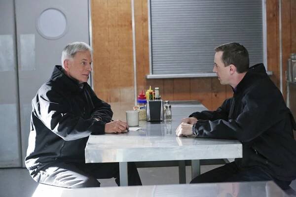 Námořní vyšetřovací služba - Dekomprese - Z filmu - Mark Harmon, Sean Murray