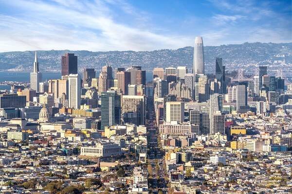 Die Stadt San Francisco ist ein beliebtes Reiseziel und bietet eine Vielzahl von Sehenswürdigkeiten.