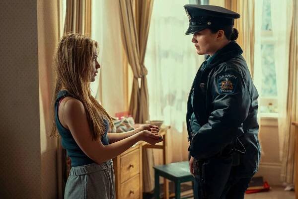 Chloe Guidry and Lily Gladstone in 'Under The Bridge'