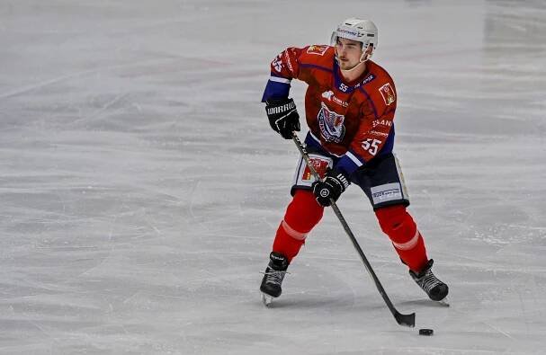 Bruslaři hlásí klíčový podpis v obraně, Adam Dvořák zůstává v Kotlině! - BK Havlíčkův Brod