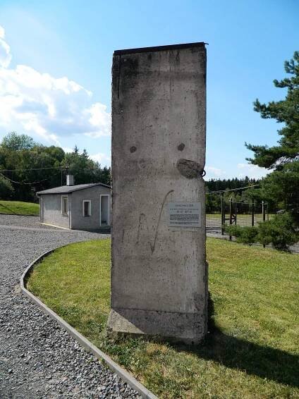 Fotografie - Památník Vojna Lešetice - část Berlínské zdi - 25.07.2018
