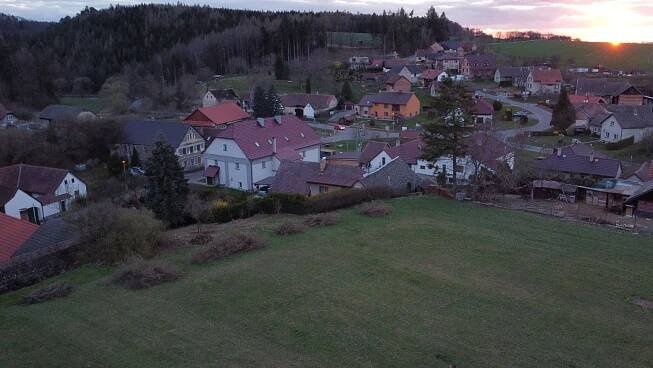 Prodej pozemku 1.281 m², Střemošice, Pardubický kraj