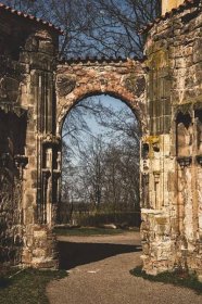 Nedokončený gotický chrám v Panenském Týnci - Jednou stopou Českem
