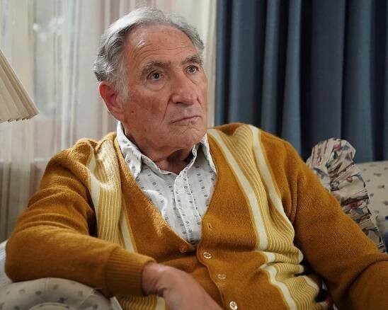 Goldbergovi - Hanukkah on the Seas - Z filmu - Judd Hirsch