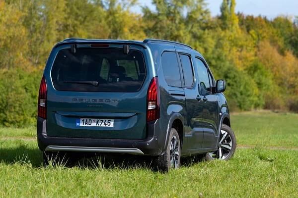 Dlouhý Peugeot Rifter s naftovým motorem je parádní univerzál, který odveze velkou rodinu nebo objemný náklad