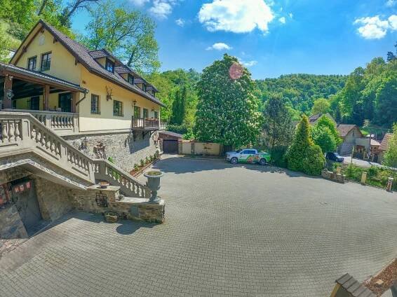 Pokoje | Resort u Jelena – Ubytování pod hradem Křivoklát, svatby, oslavy, firemní akce