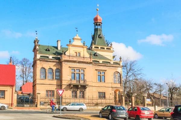 Soubor:Kozelkova vila v Chlumci nad Cidlinou 02.jpg