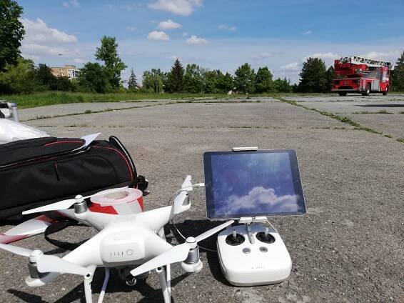 Snímkování hasičské techniky dronem - Praha 11