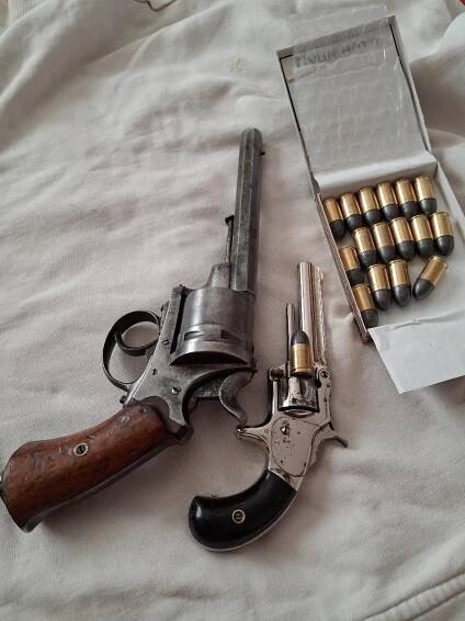 Historický revolver ráže. 45 - Sběratelské zbraně