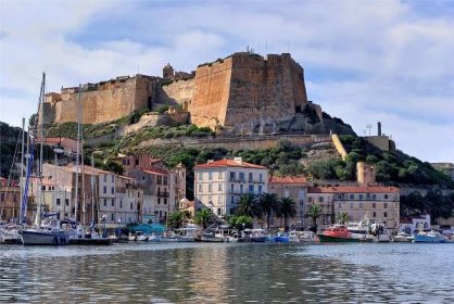 Pobřeží Korsiky na kole - stany, Last minute zájezdy a letenky