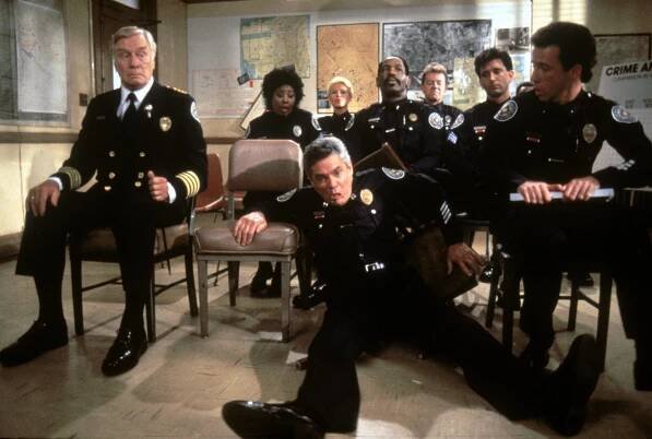 George Gaynes, Marion Ramsey, Leslie Easterbrook, G. W. Bailey, Bubba Smith, David Graf, Matt McCoy, Lance Kinsey - Policejní akademie 6: Město v obležení - Z filmu