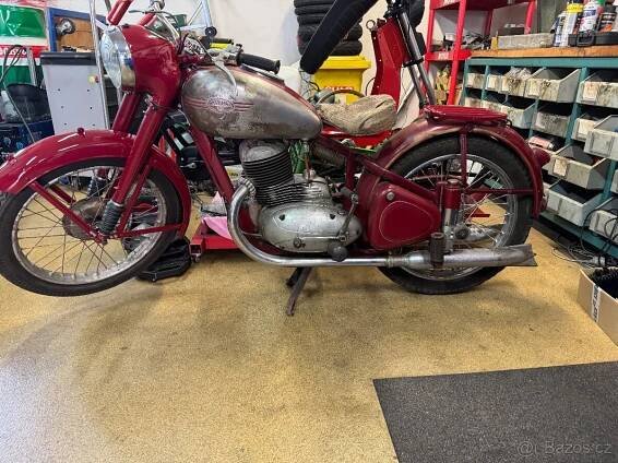 Jawa 250 Pérák