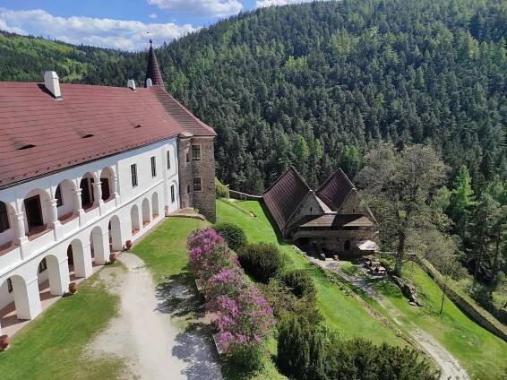Hrad a zámek Velhartice - chata na prenájom