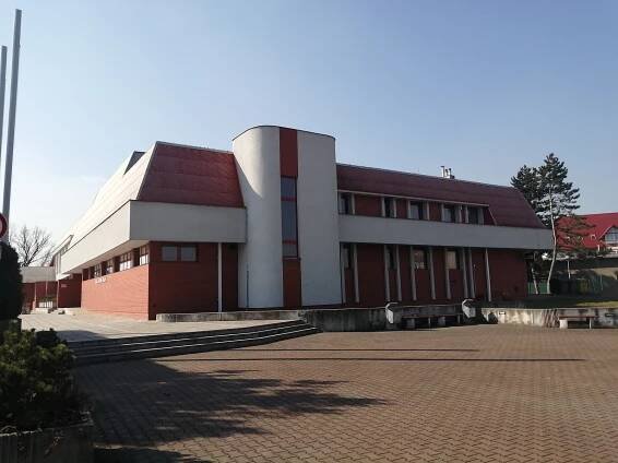 V Dolním Benešově rozšířili hřbitov a zahájili dostavbu a opravu základní školy