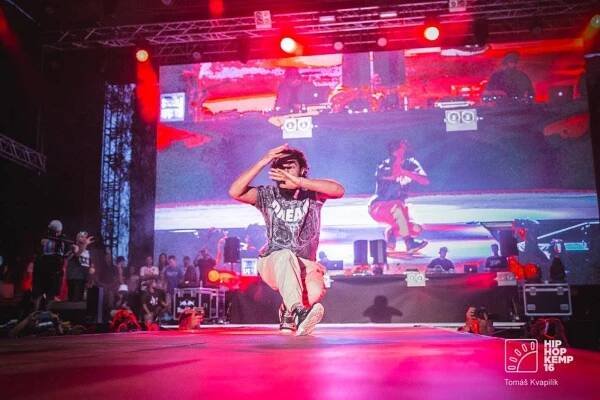 Hlavní hvězda Hip Hop Kempu nedorazila. Commona na českém festivalu nahradil Mos Def | Hospodářské noviny (HN.cz)