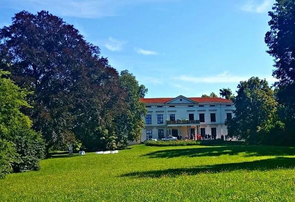 Zámek a park Lešná ve... - Zámek