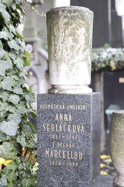 30 let po smrti Nataši Gollové (†76): Leží v hrobě vedle utajené sestry