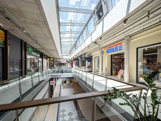 Centrum Pivovar - interiér | Fotogalerie | Obchodní centrum Pivovar Děčín