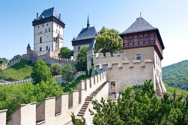 Prodám Karlštejn, značka spěchá. Fantazie podvodníků nezná mezí