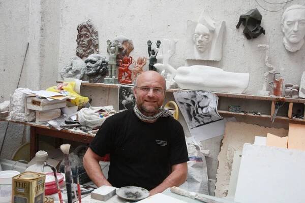 Sochař Michal Blažek v roce 2010