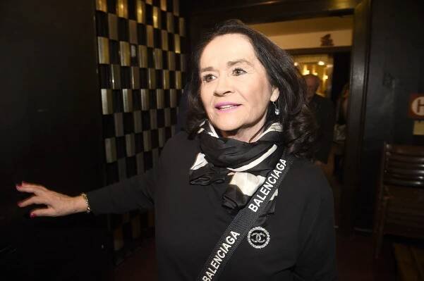 Oblékla zas model z vietnamské tržnice? Hana Gregorová ve společnosti zářila po boku mladšího přítele