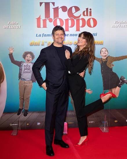  - Fabio De Luigi, Virginia Raffaele - Tre di troppo - Z akcí
