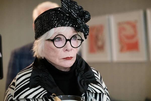 Shirley MacLaine - Jen vraždy v budově - Falešné obvinění - Z filmu