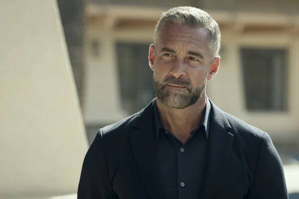 Zbrojnice - Crusade - Z filmu - Jay Harrington