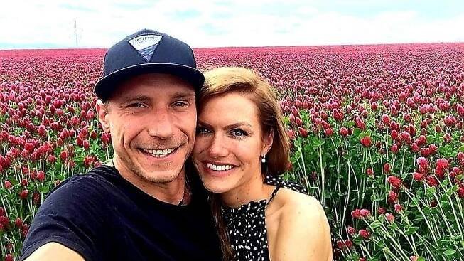 Těhotná Gabriela Soukalová zářila na romantické fotce s přítelem. Proč se do ní pustili někteří fanoušci?
