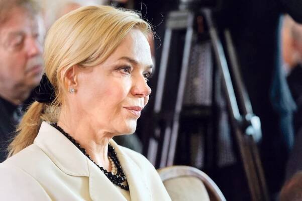 Kalhotky Dagmar Havlové: Rozpačitý návrat do dětství