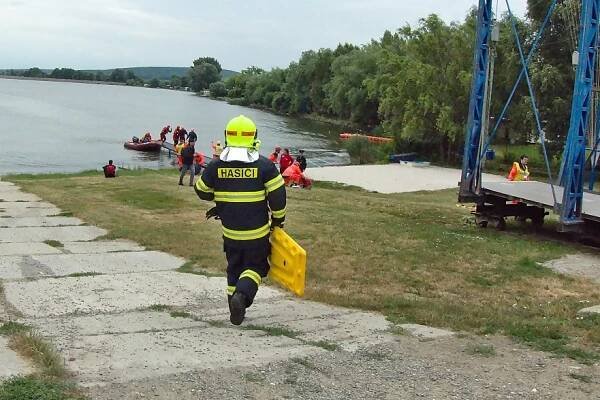 Cvičná nehoda lodi na nádrži Nové Mlýny prověřila především taktické postupy | Týdeník Policie