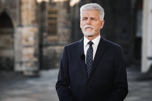 Prezident Pavel ocenil snahu vlády řešit zadlužení, chce kroky k přijetí eura