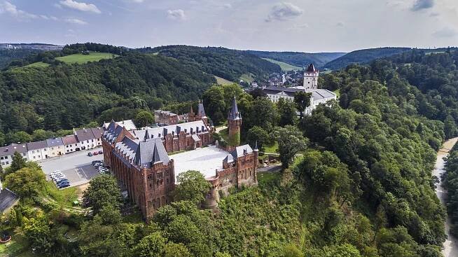 Hrady a zámky otevírají: 8 historických a velikonočních výletů v Moravskoslezském kraji!