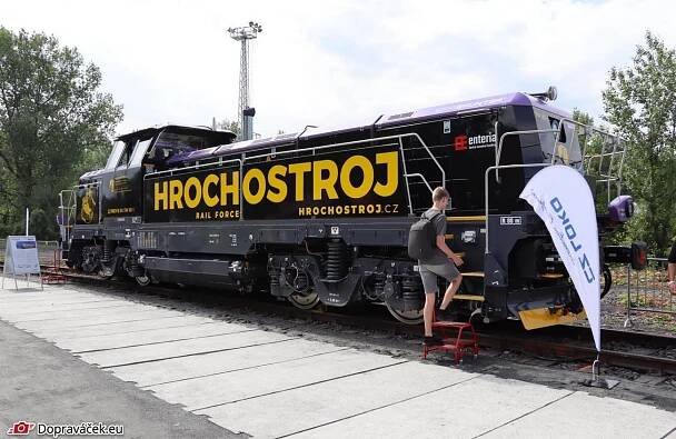 Společnost Hrochostroj objednala u CZ LOKO další lokomotivu EffiShunter 1000 - Dopraváček