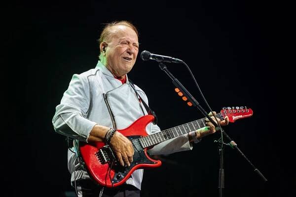 Recenze: Petr Janda je přírodní zázrak. Koncert Olympicu odehrál s plným nasazením