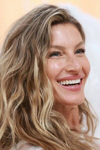 Gisele Bündchen Shows Off Her Newborn Son in the Sweetest Mother’s Day Snap