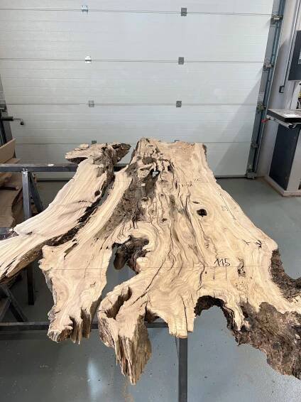 Olive wood dining table NO.1 - timbermakers.cz