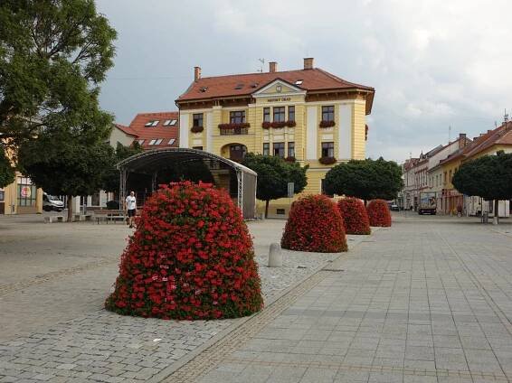 Nove Mesto nad Vahom / Neustadt an der Waag, Rathaus am Namesti Slobody ...