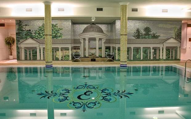 Mariánské Lázně: 5* Hotel Esplanade Spa & Golf Resort s bazénom, Rímskymi kúpeľmi a procedúrou + raňajky