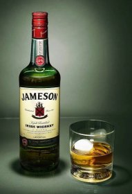 whisky: alkoholický nápoj