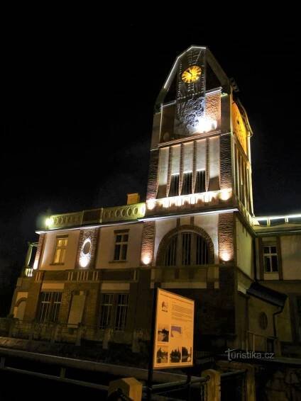 Labská vodní elektrárna zvaná Hučák (Hradec Králové, 17.12.2021)