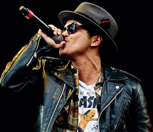 Bruno Mars Height - 5'5