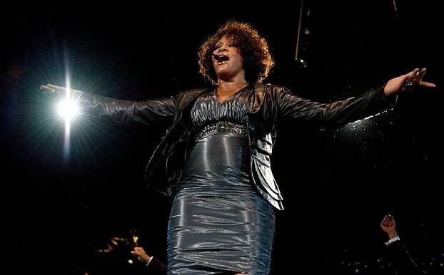Cissy Houston chce navštívit pokoj, kde zemřela její dcera Whitney